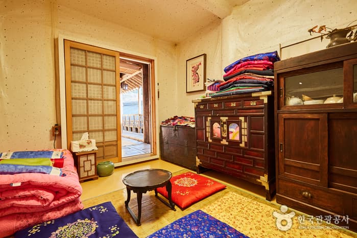 경북_경주_향단_안채_건너방1