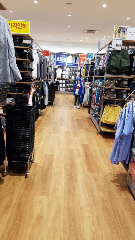 [事後免税店] ユニクロ・アンドン(安東)店(유니클로 안동점)