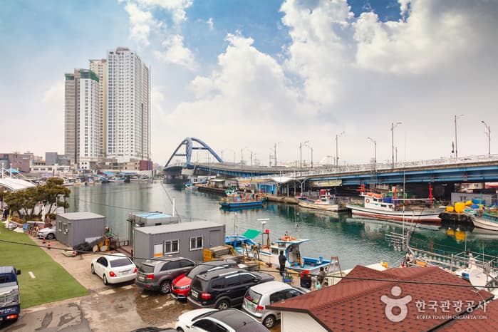 Lancha Gaetbae de la Aldea Abai (아바이마을 갯배)