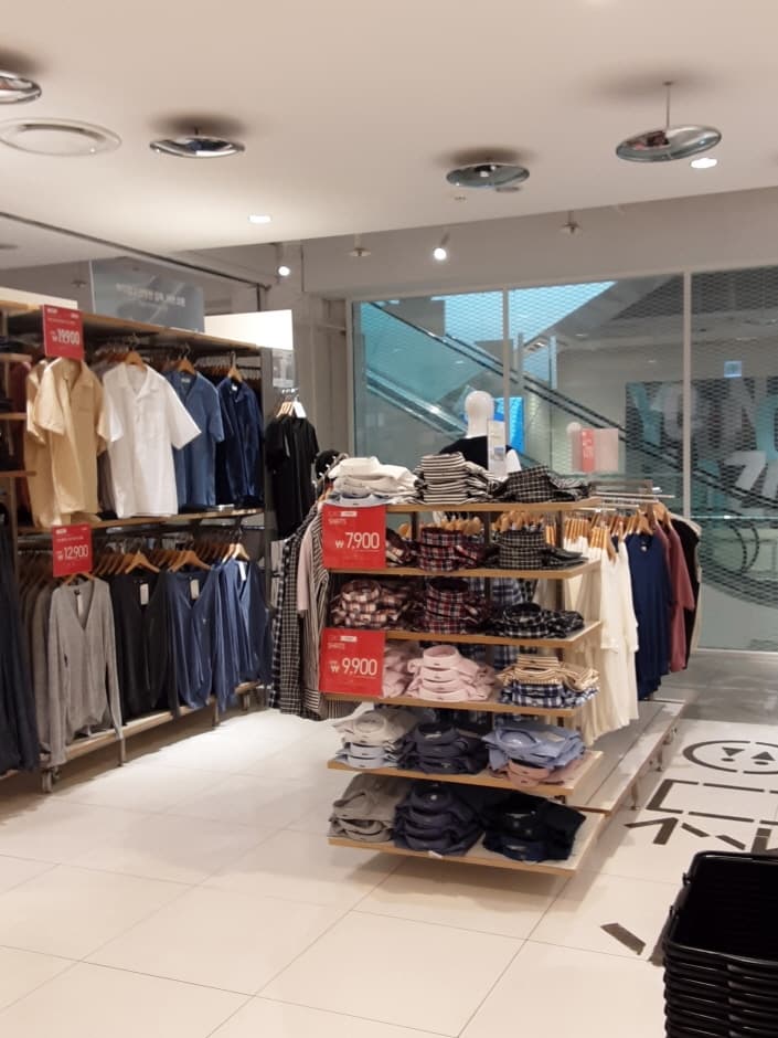 유니클로 롯데영플라자_4