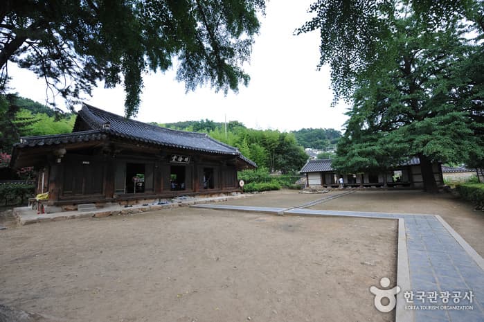 Escuela Confuciana Jeonju Hyanggyo (전주향교)
