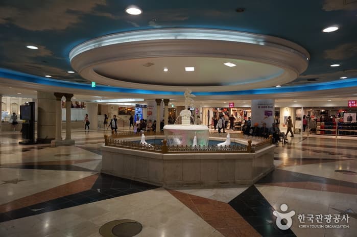 Centro Comercial Subterráneo de Seomyeon (서면 지하도상가)