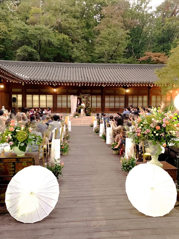 Sunwoongak (한옥카페 선운각)