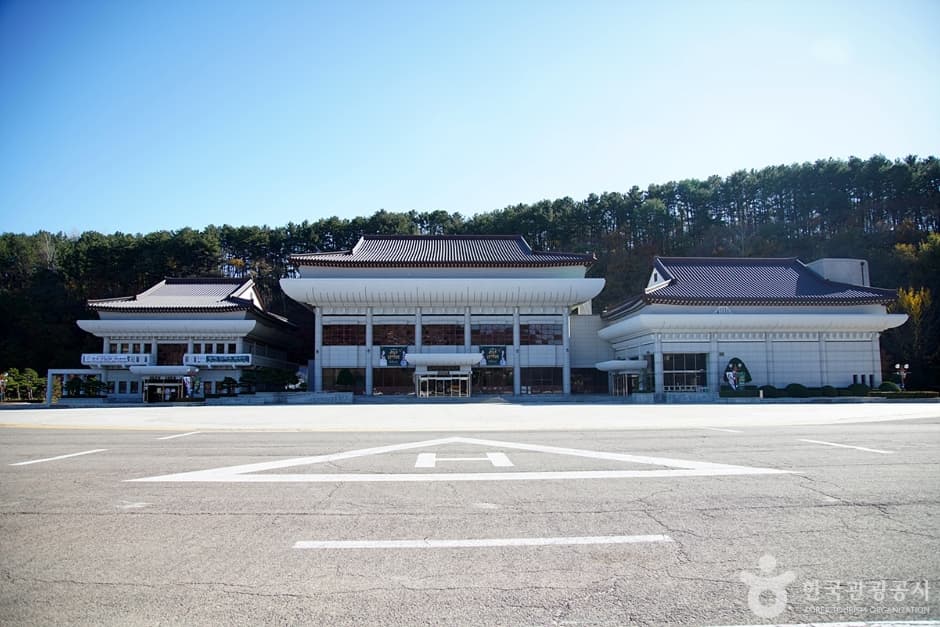 Centro de Cultura y Arte de Samcheok (삼척문화예술회관)
