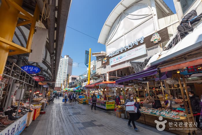 Mercado de Turismo y Pescado de Sokcho (속초관광수산시장)