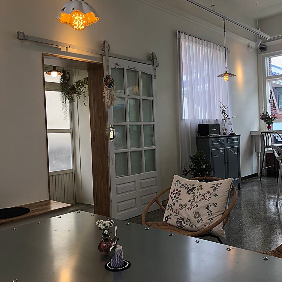 제주_제주시_카페온_내부 (1)