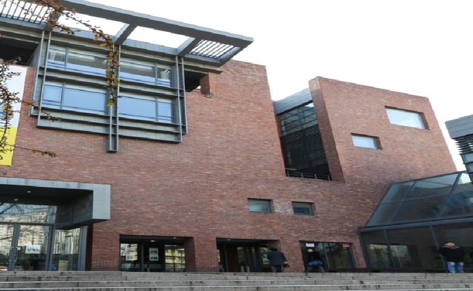 梨花女子高100周年記念館(이화여고100주년기념관)