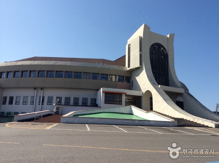 월명실내수영장 (월명체육관)