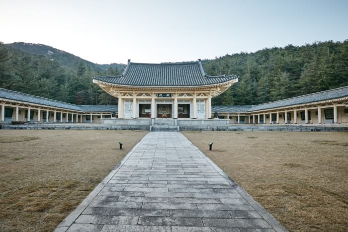 統一殿(慶州)(통일전(경주))