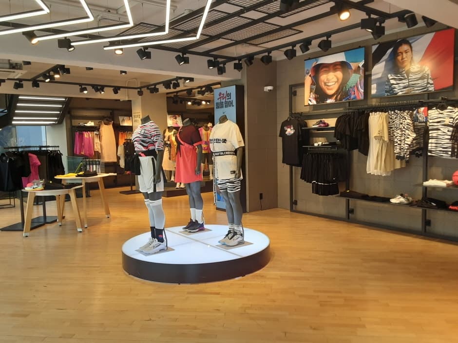 [事后免税店]耐克狎鸥亭罗德奥店(나이키 압구정로데오)