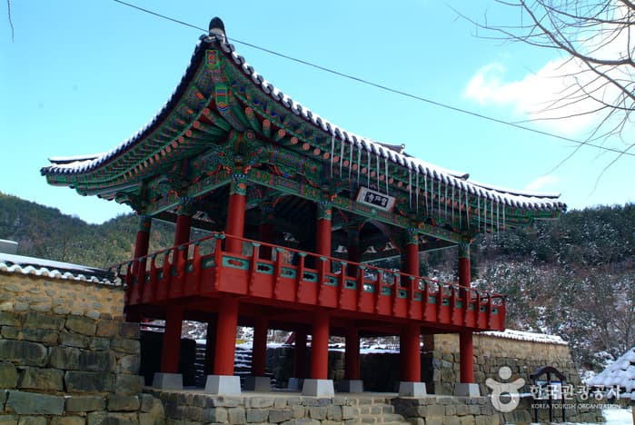 Храм Посокса (горы Кымсан) (보석사(금산))