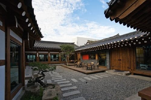 Ресторан "The Hanok Smith Likes" (스미스가 좋아하는 한옥)