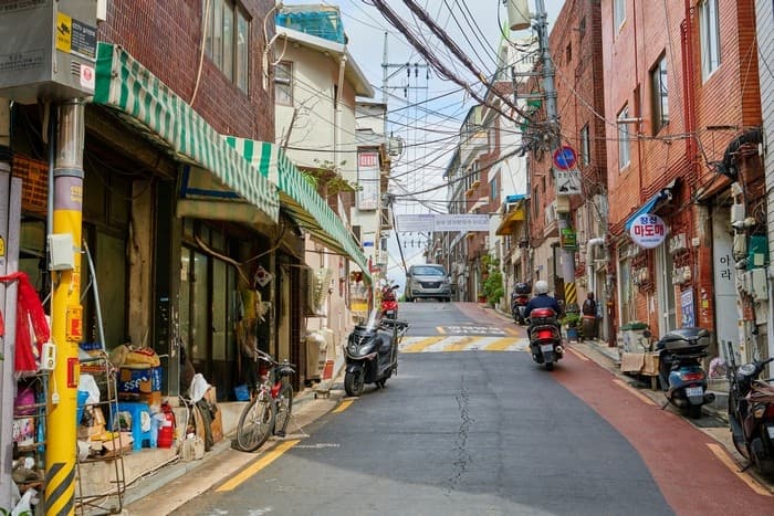 チャンシン(昌信)洞の路地裏(창신동골목길)