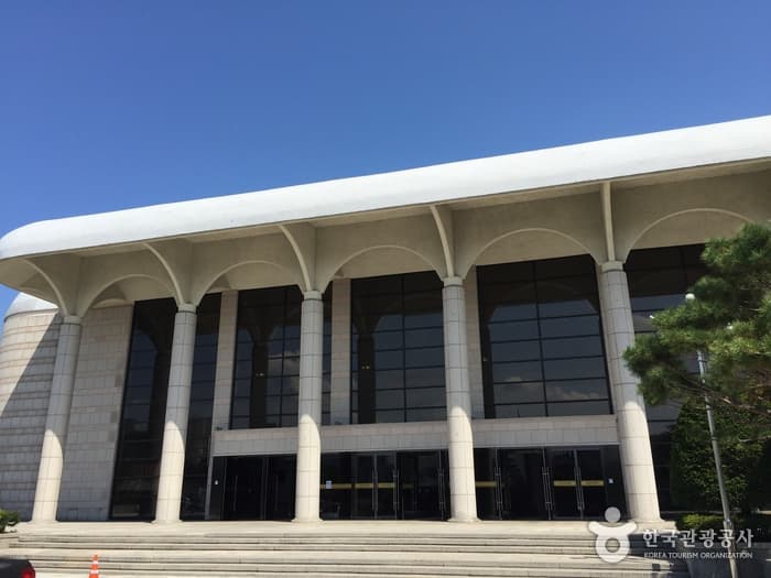 Centro Cultural de Chuncheon (춘천문화예술회관)