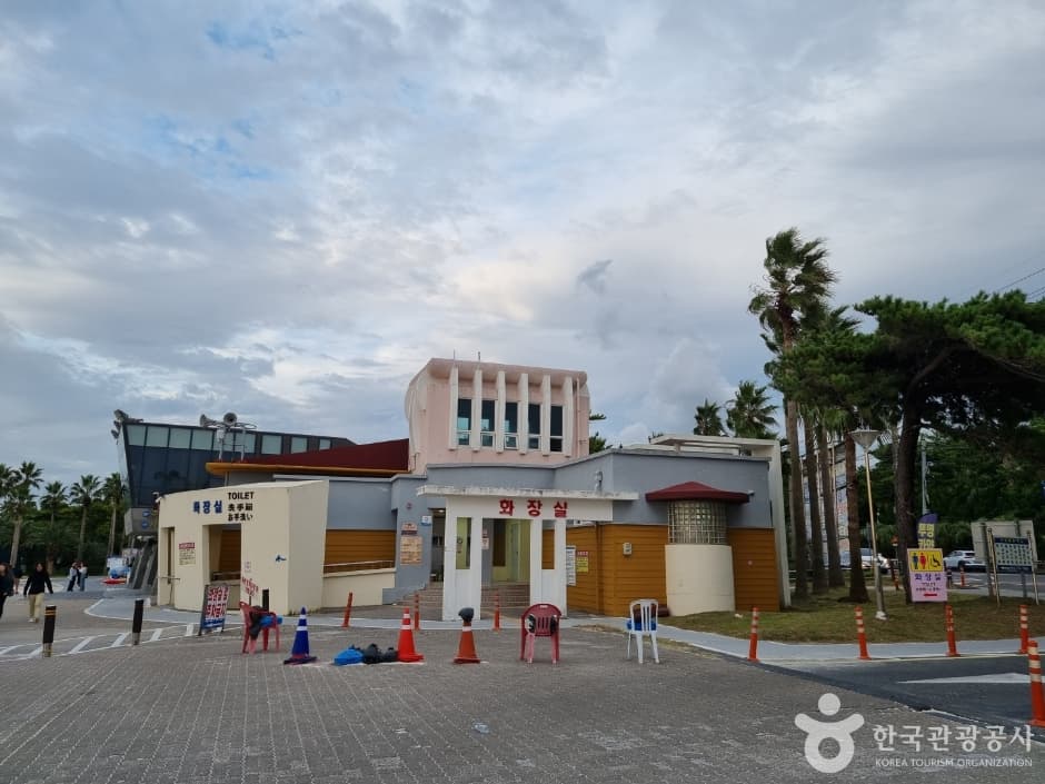 金陵海水浴場（금능해수욕장）