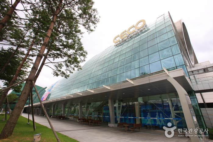 Centro de Exhibiciones y Convenciones de Changwon (CECO) (CECO 창원컨벤션센터)