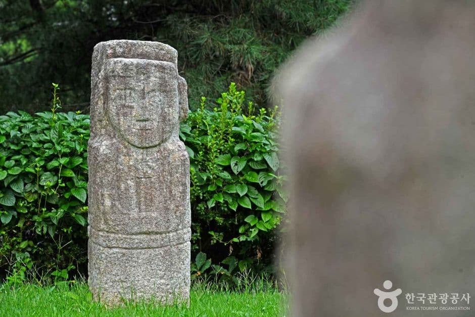 강원_춘천_김정묘역 문인석 (2)