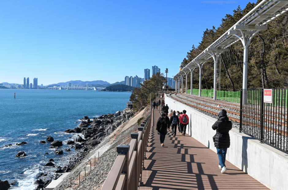 海雲台グリーンレールウェイ(尾浦~松亭区間)(해운대 그린레일웨이(미포~송정 구간))