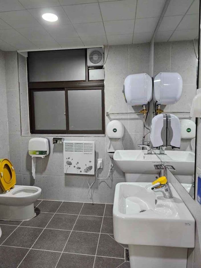 부산근현대역사관본관_가족화장실 (4)