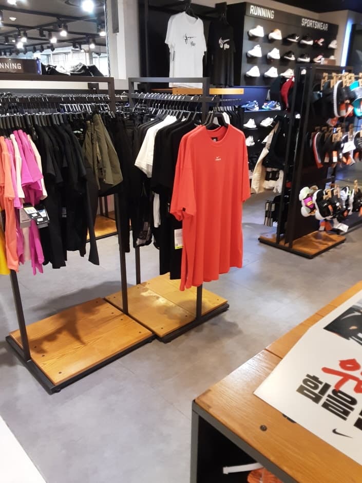 [事後免税店] ナイキ・ロッテクァンジュ（光州）（나이키 롯데광주）