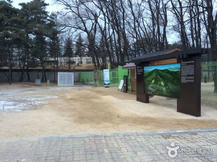 Королевские гробницы Холлын и Иллын [Всемирное культурное наследие ЮНЕСКО] (서울 헌릉(태종,원경왕후)과 인릉(순조,순원왕후) [유네스코 세계문화유산])