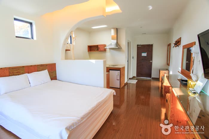 숙박_제주_꿈꾸는노마드_원룸(테라스형)객실1