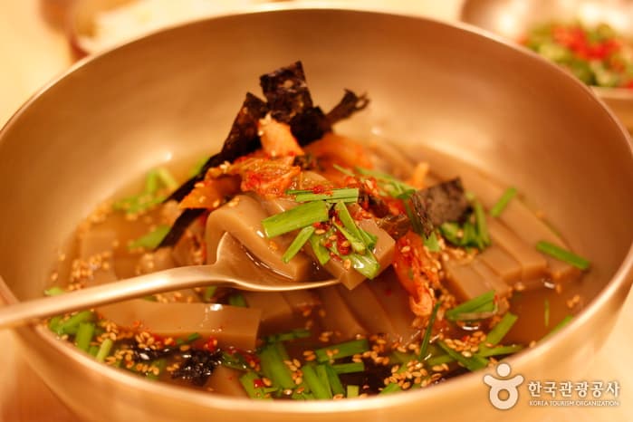 Ресторан "Куннара нэнмён мукпап" (궁나라냉면묵밥)