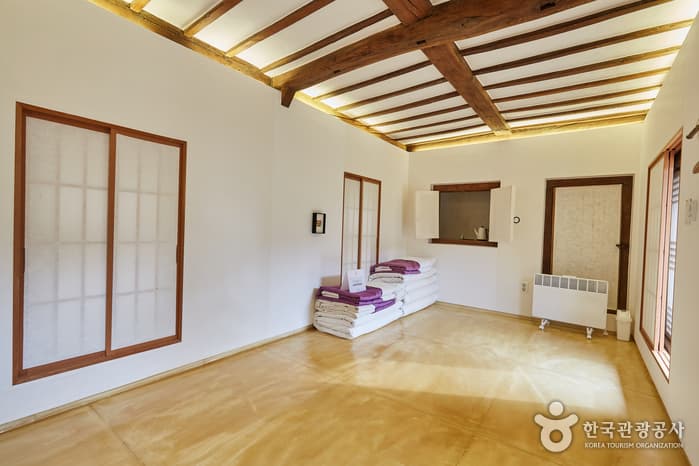 경북_안동_구름에_계남고택_중간방1