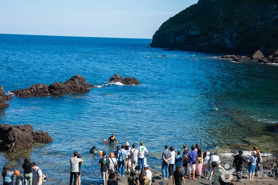 城山浦海女操業公演場（성산포 해녀물질공연장）