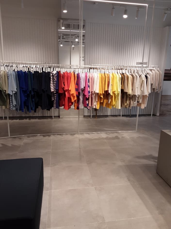 [事後免税店] STUDIO TOMBOY（スタジオトムボーイ）・シンセゲ（新世界）パジュ（坡州）（스튜디오톰보이 신세계파주）