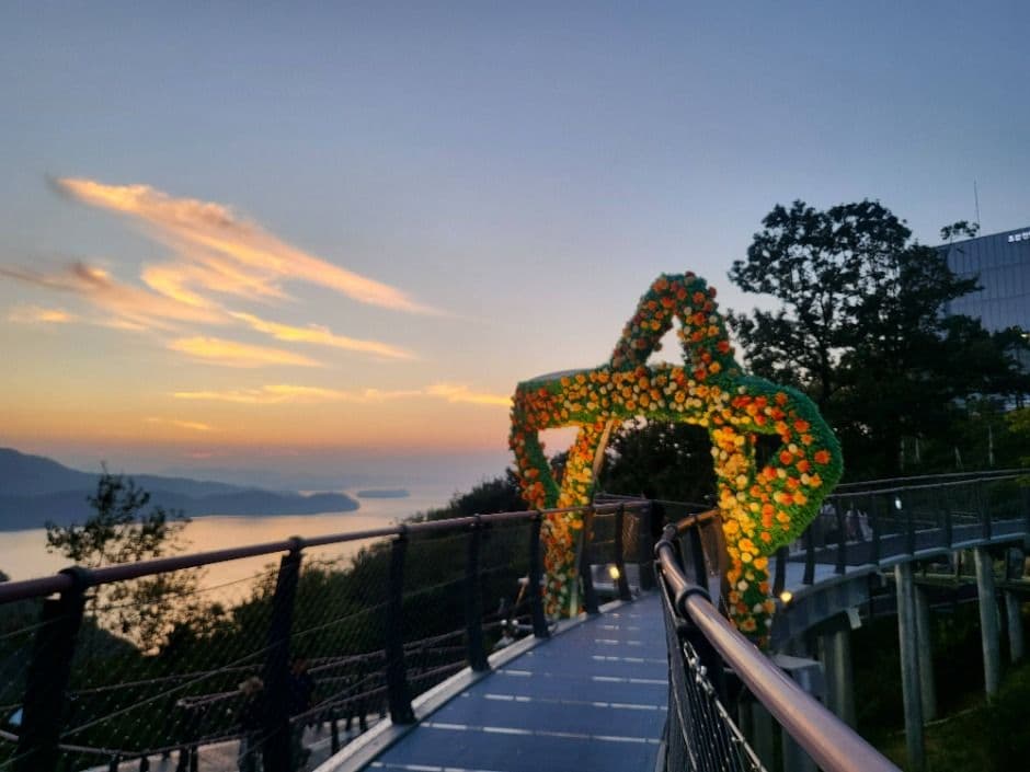 愛妓峰和平生態公園(애기봉평화생태공원)