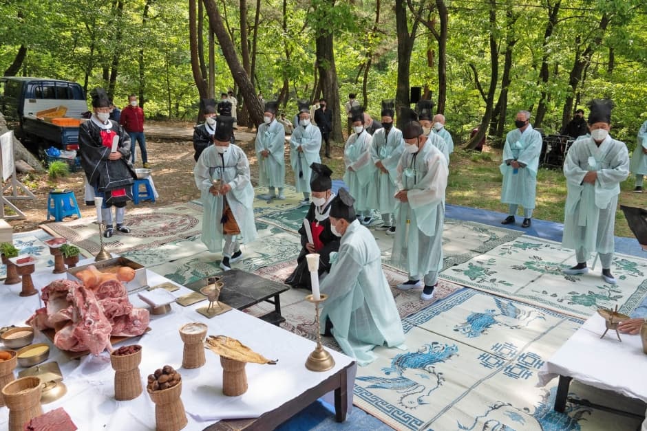鶏龍山山神祭(계룡산 산신제)