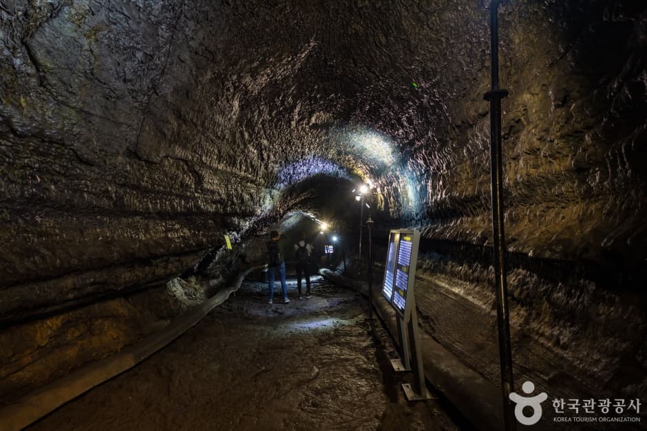 Cueva Manjanggul (Parque Natural Geológico de Jeju) (만장굴 (제주도 국가지질공원))
