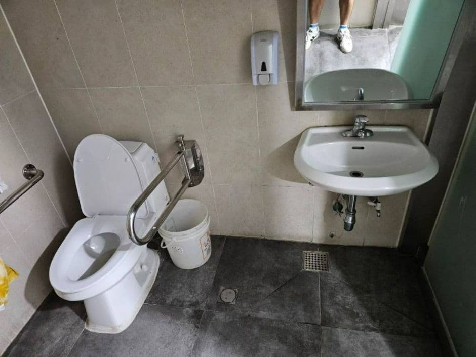 몽실식당_ 시장공영장애인화장실내부