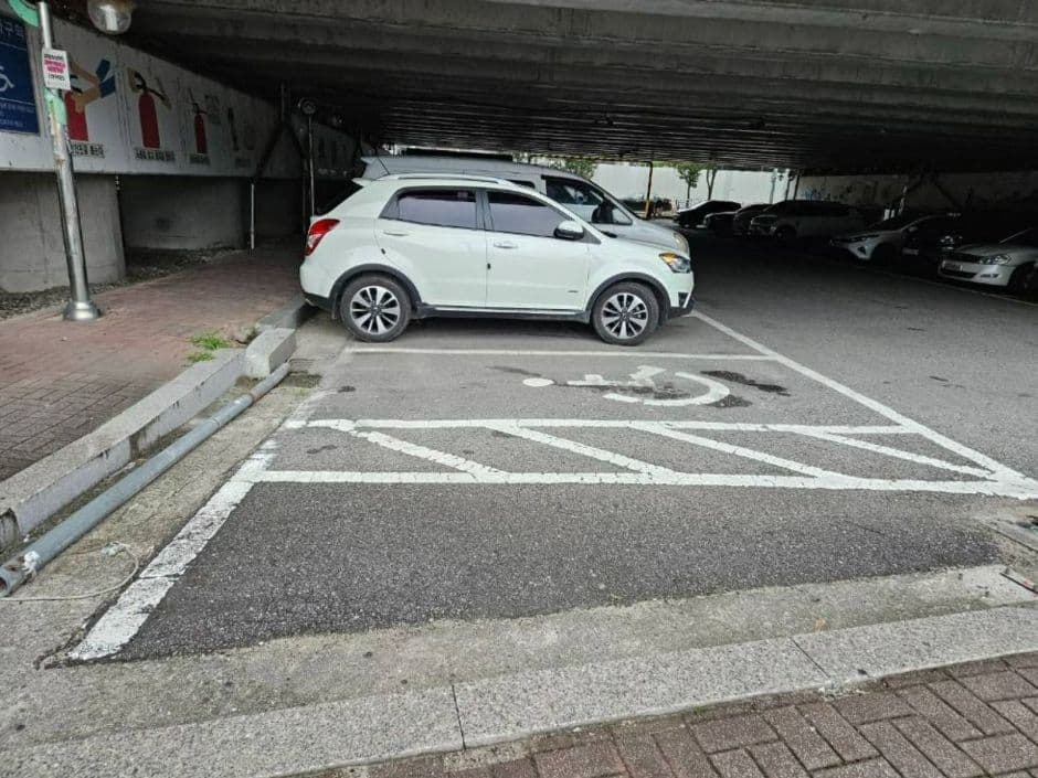 몽실식당_ 시장공영주차장 장애인주차장