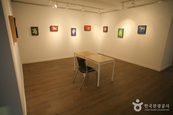 갤러리정 내부02