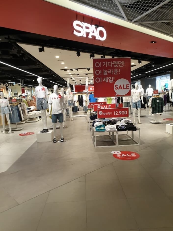 [事后免税店]EW SPAO AK&弘大店(EW 스파오 AK&홍대)