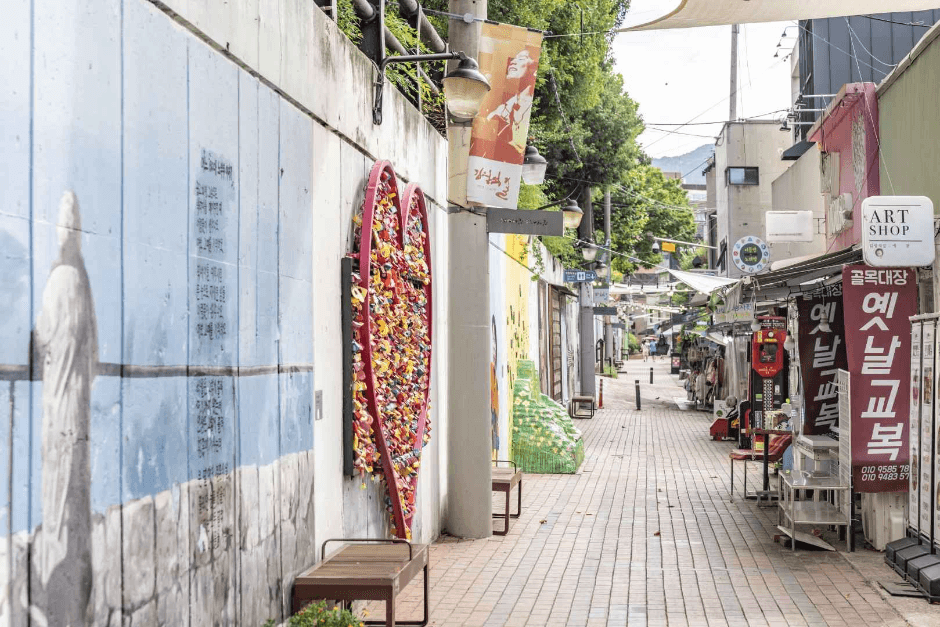 金光石街(緬懷金光石街)(김광석 길(김광석다시그리기길))