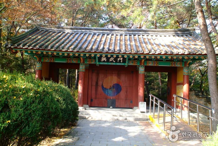慶州金庾信墓(경주 김유신묘)