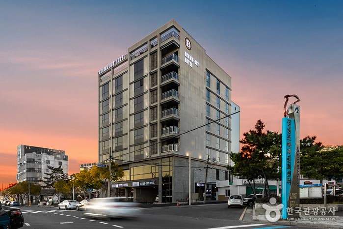 Brown Dot Hotel (Jangsaengpo) / 브라운도트호텔 (장생포점)