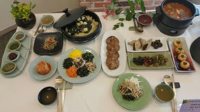 農家美食山間朋友(농가맛집 산속의 친구)