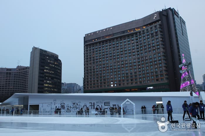 Eislaufbahn am Seoul Plaza (서울광장 스케이트장)