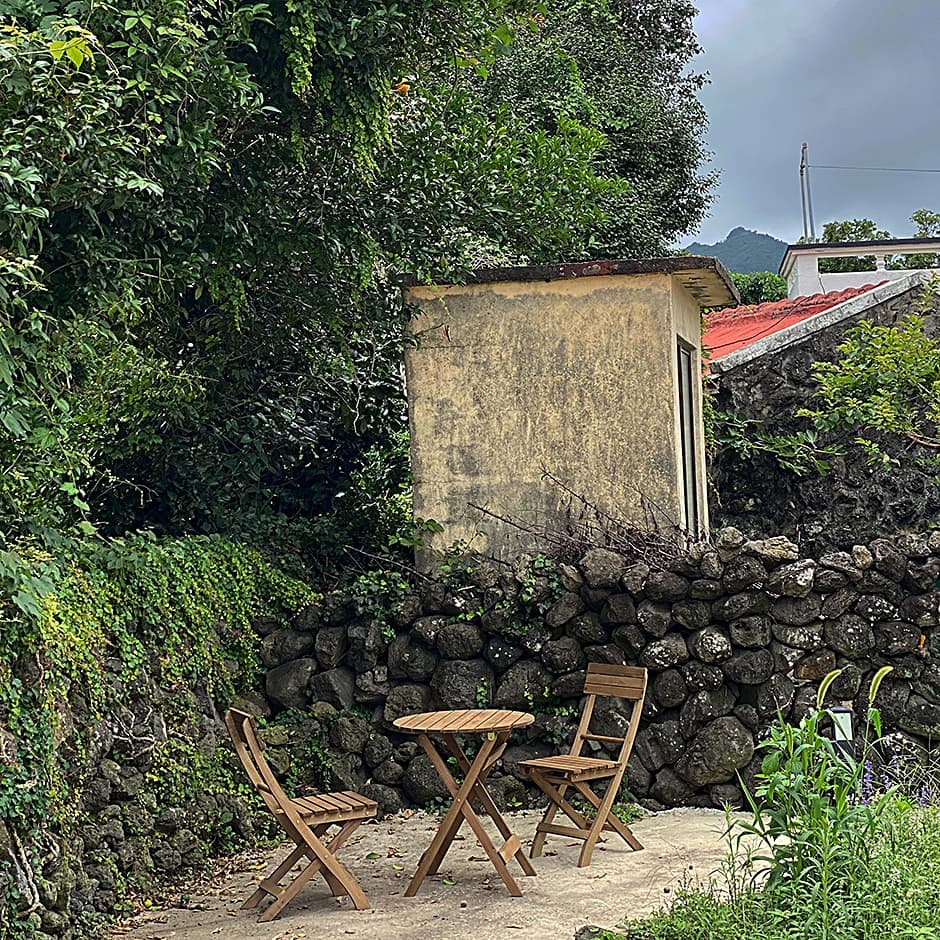 제주_서귀포시_이정의댁_외부 (1)