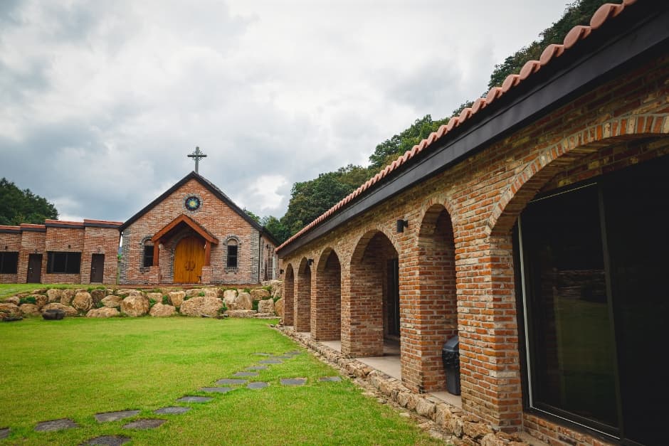 牟谷避静の家（모곡 피정의 집）