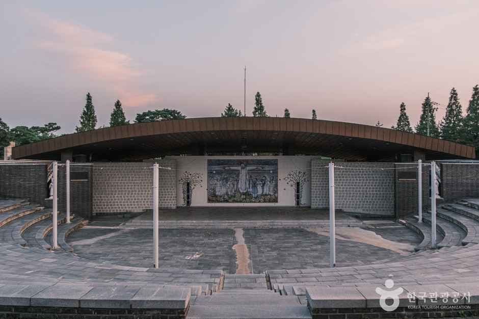 Heilige Stätte Solmoe (솔뫼성지)