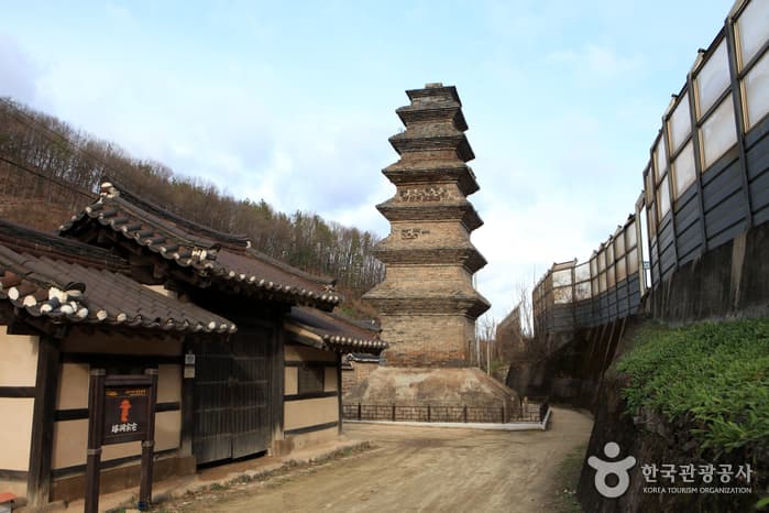 安东法兴寺七层砖塔(안동 법흥사지 칠층전탑)