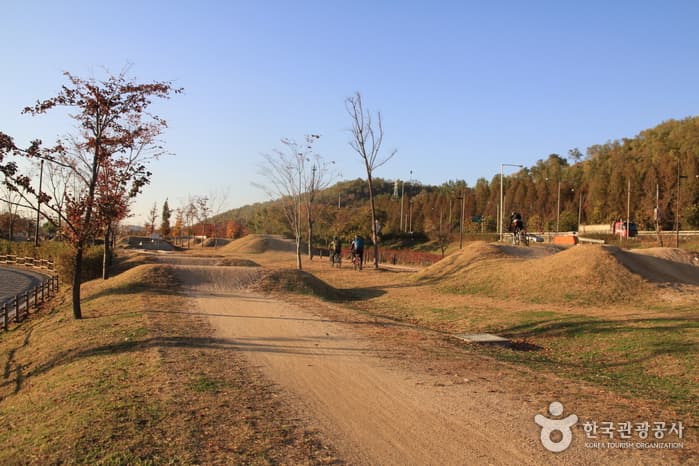 Circuito de Ciclismo del Parque Nanji del Río Hangang (난지한강공원 MTB코스장)