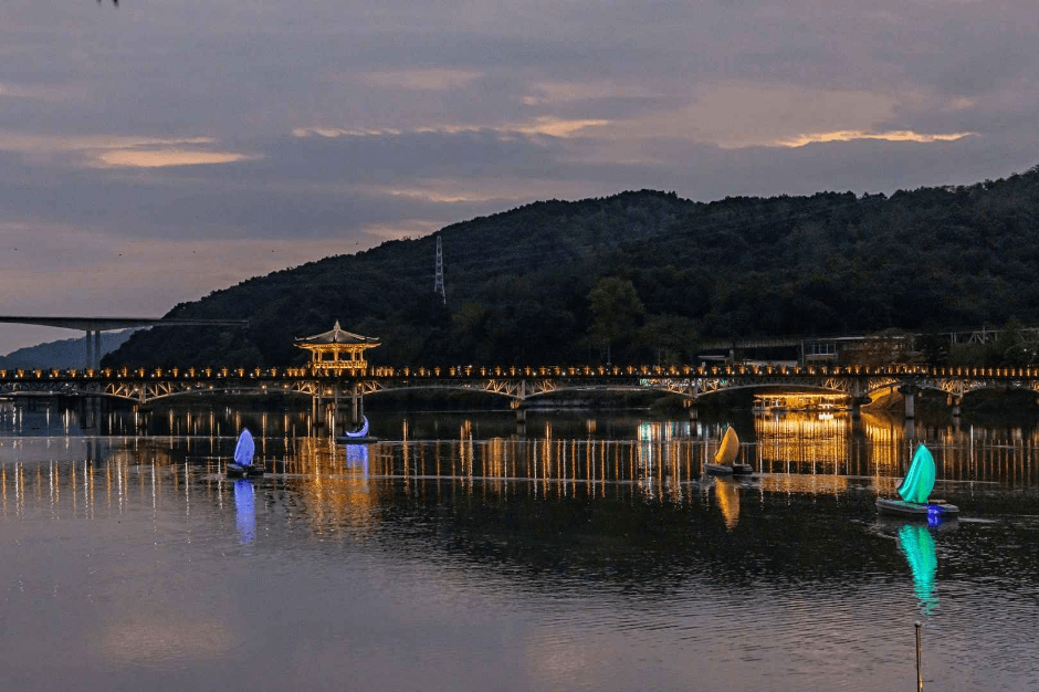 月映桥 (월영교)