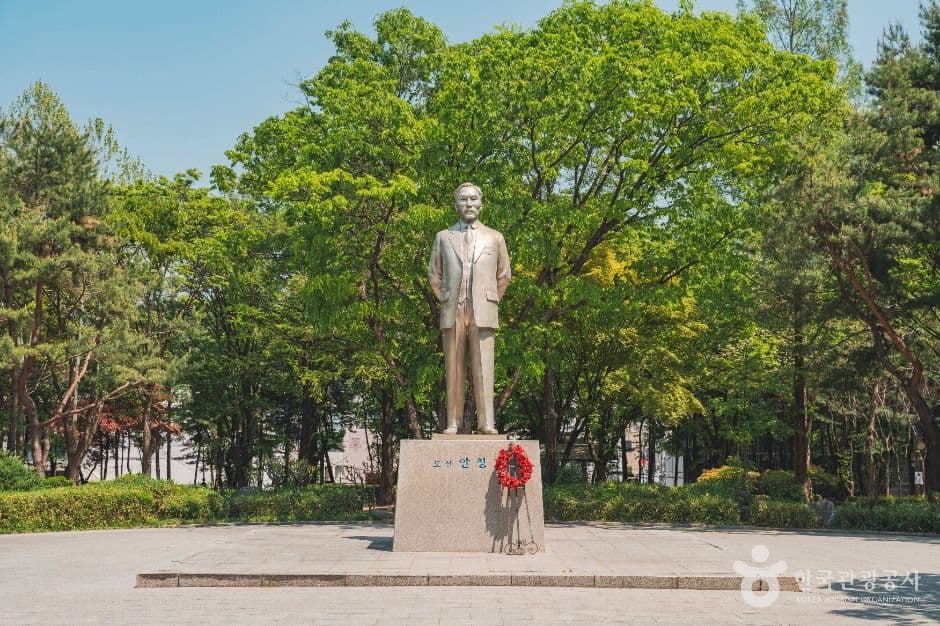 Parque Dosan (도산공원)
