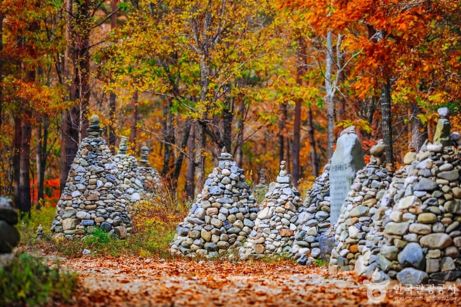 鲁邹山母情塔路（노추산 모정탑길）